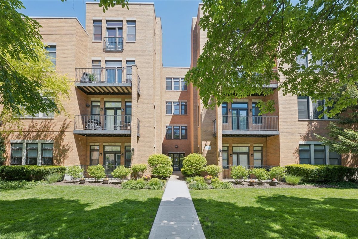 819 Foster Street Unit: 1S