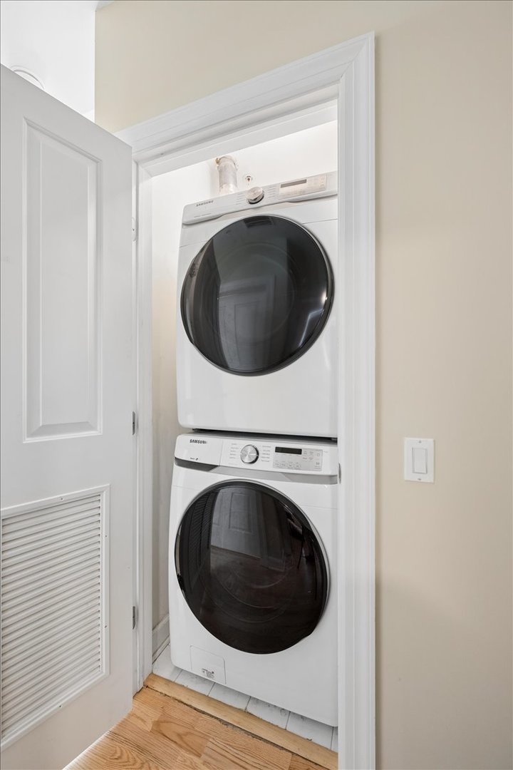 819 Foster Street Unit: 1S