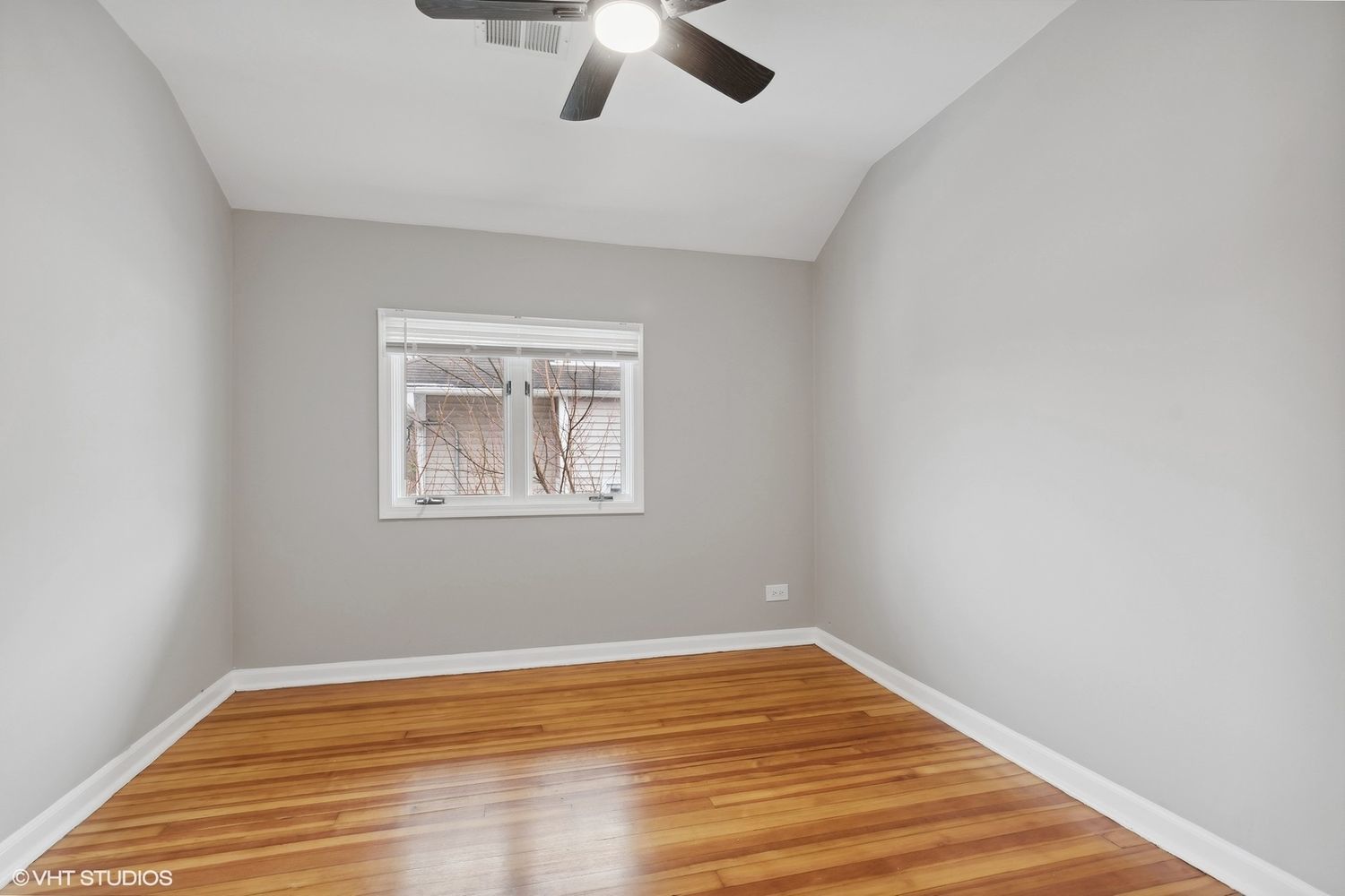 2490 Green Bay Road