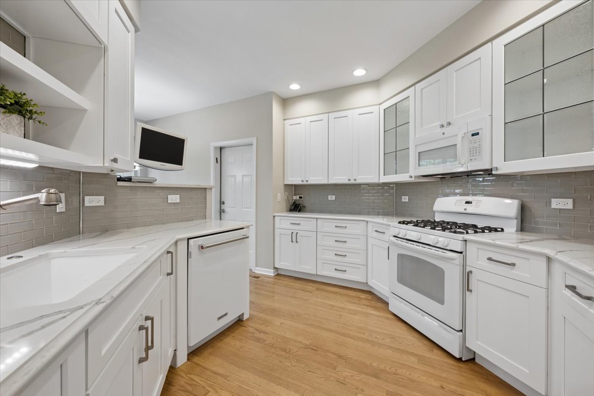 3042 Lexington Lane Unit: 3R41