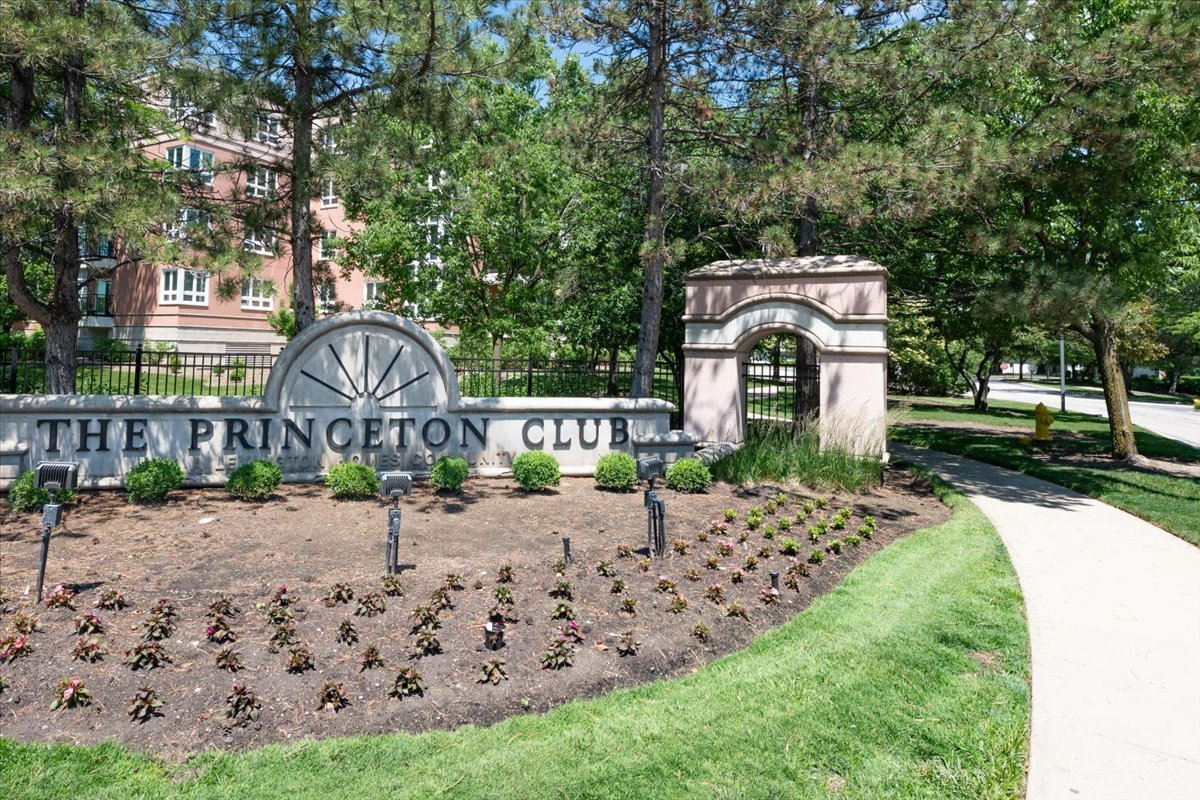 3042 Lexington Lane Unit: 3R41