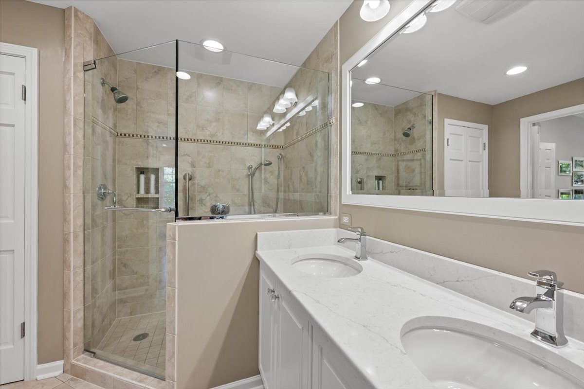 3042 Lexington Lane Unit: 3R41