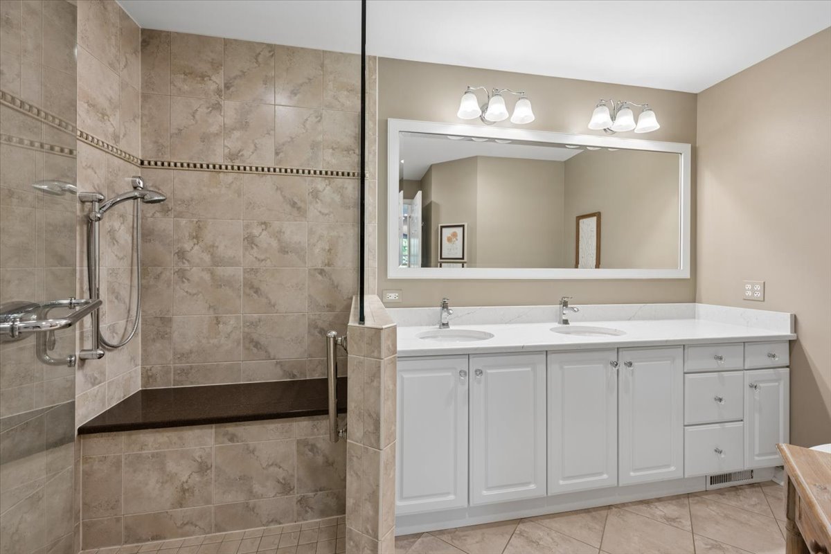 3042 Lexington Lane Unit: 3R41