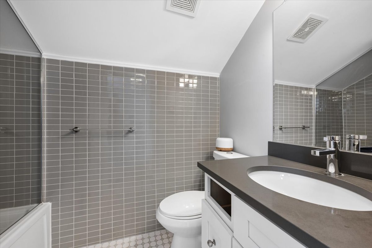 1529 W Montana Street Unit: 3