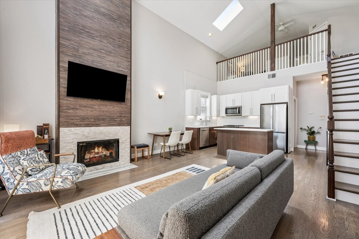1529 W Montana Street Unit: 3