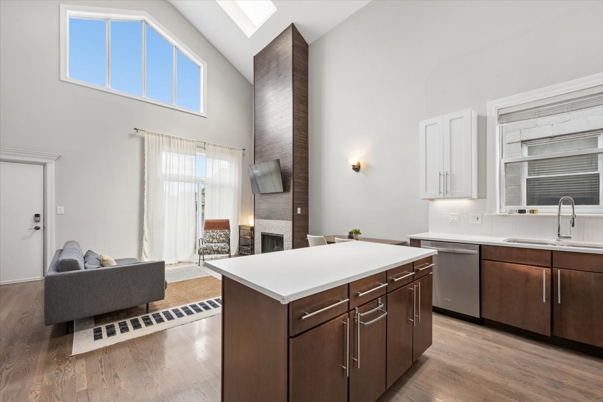 1529 W Montana Street Unit: 3