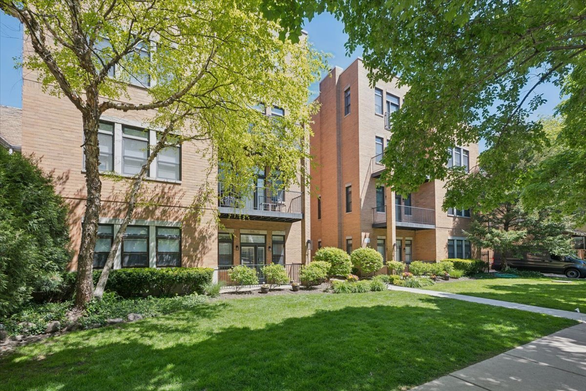 819 Foster Street Unit: 1S