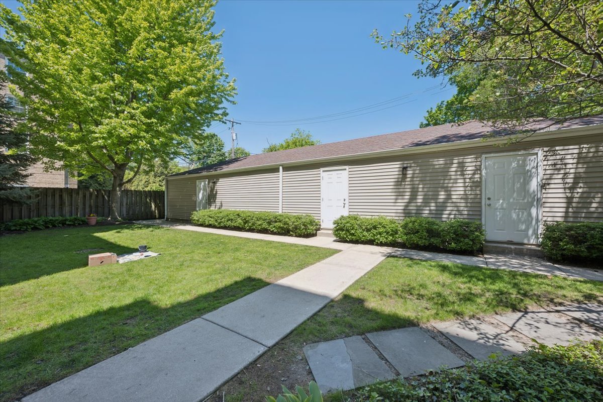 819 Foster Street Unit: 1S