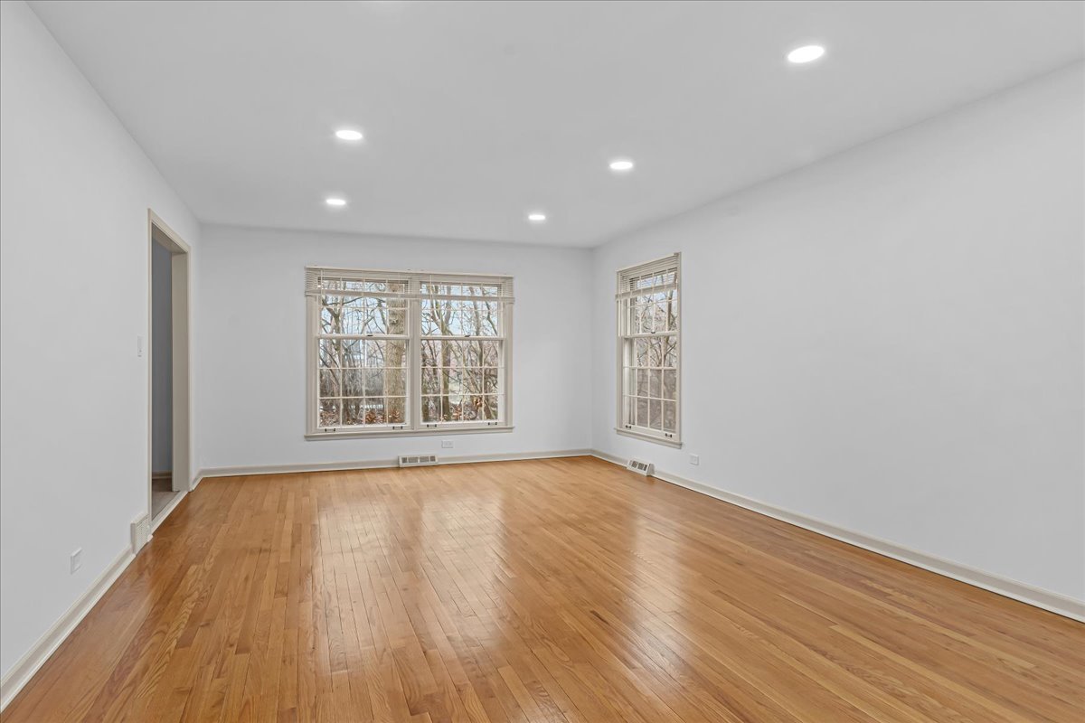 1305 Warwick Court