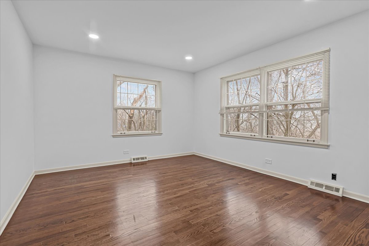 1305 Warwick Court