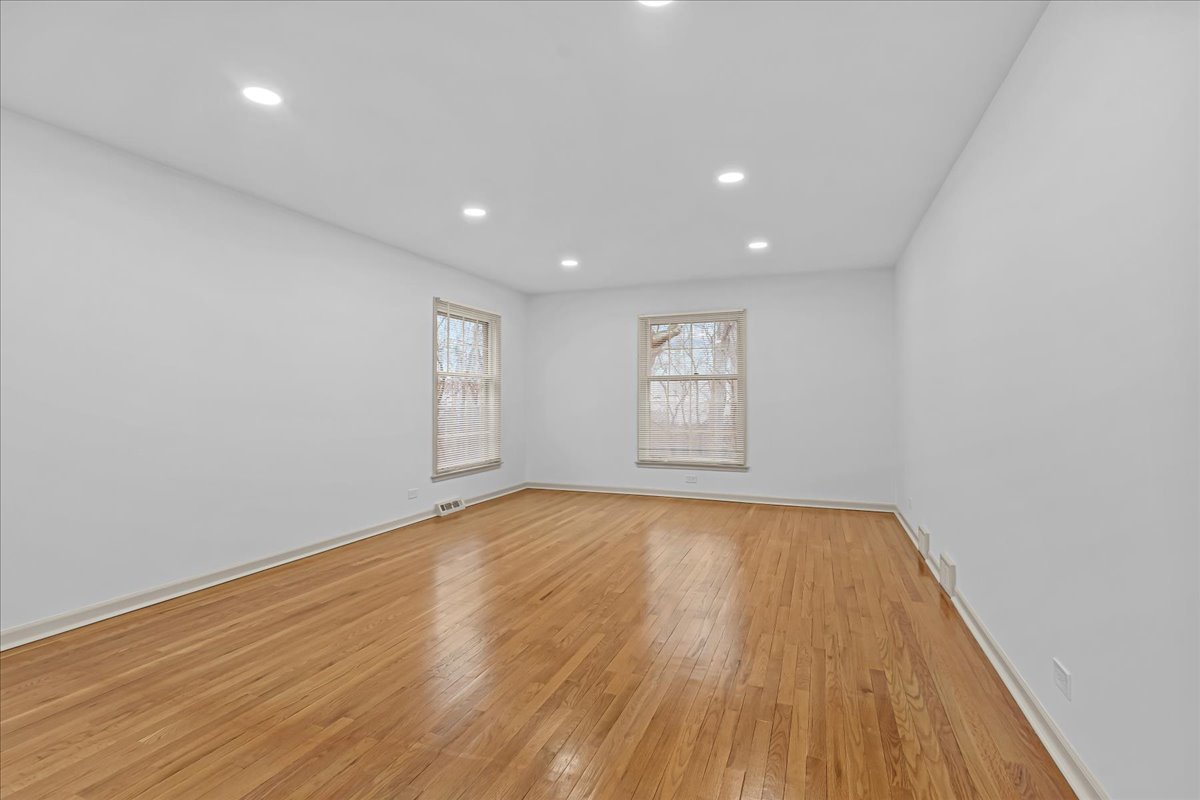 1305 Warwick Court