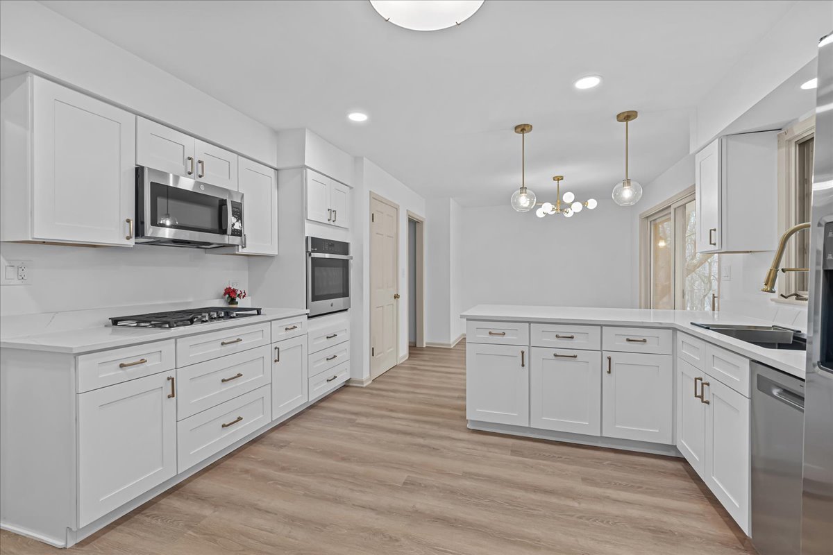 1305 Warwick Court