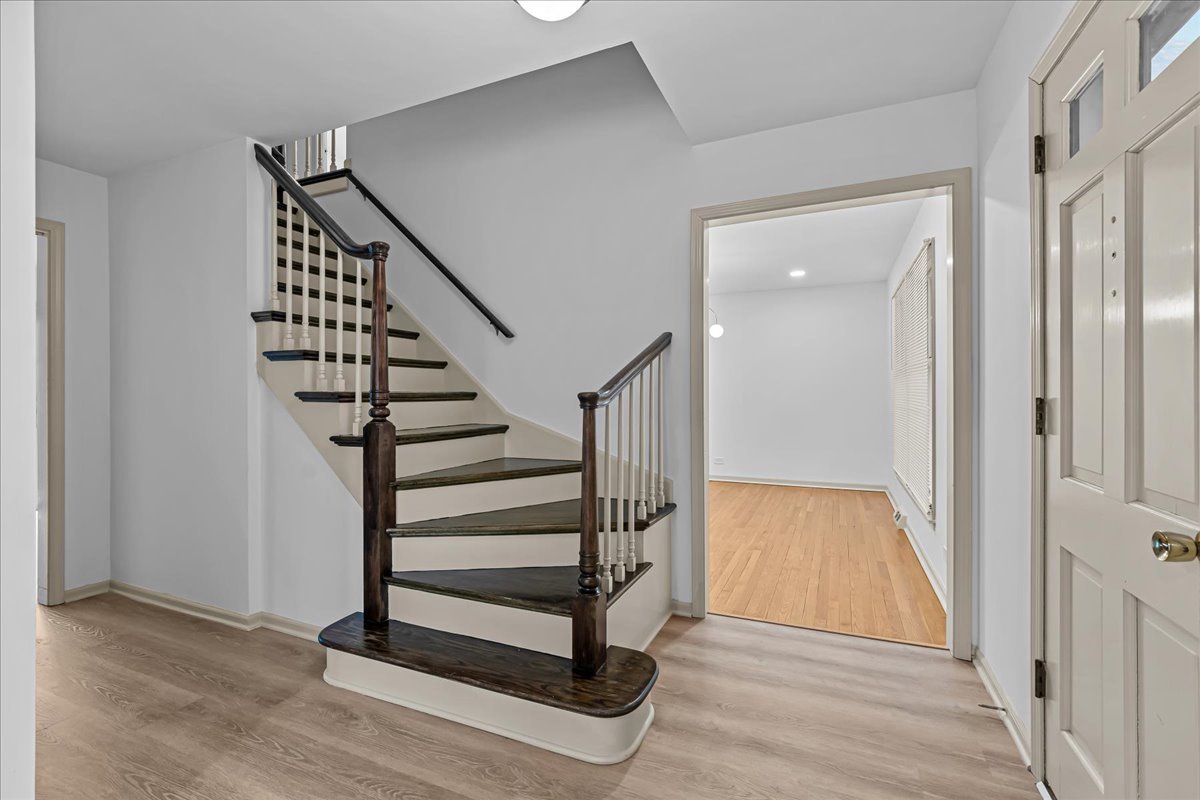 1305 Warwick Court