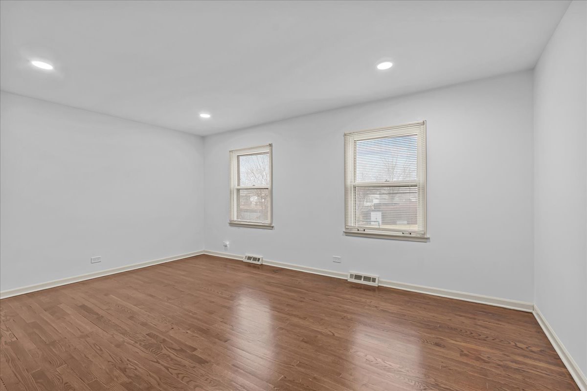 1305 Warwick Court