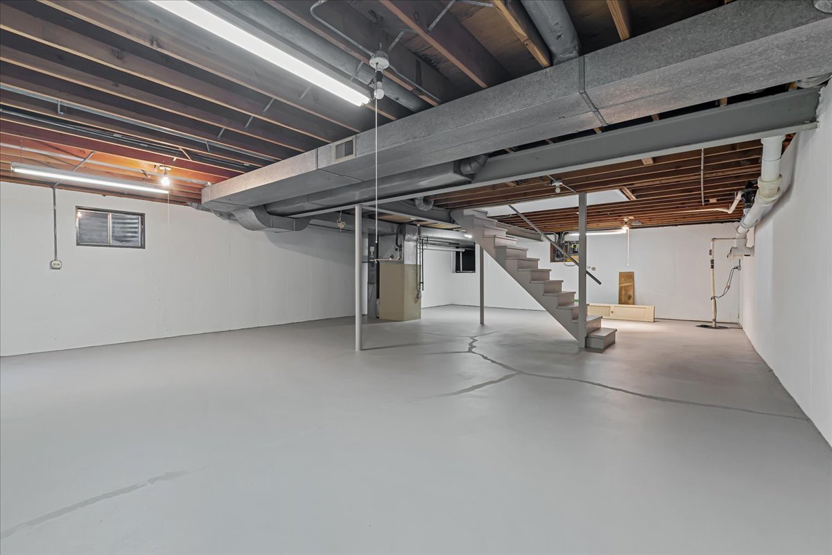 1305 Warwick Court