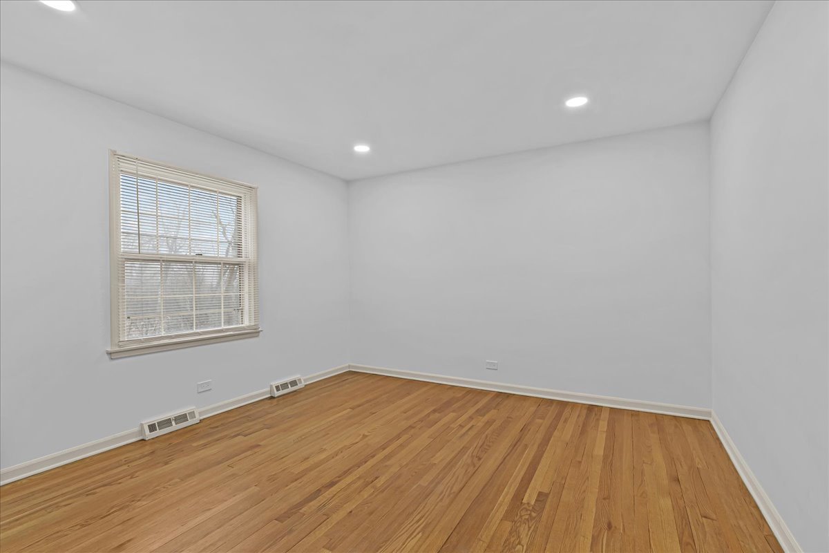 1305 Warwick Court
