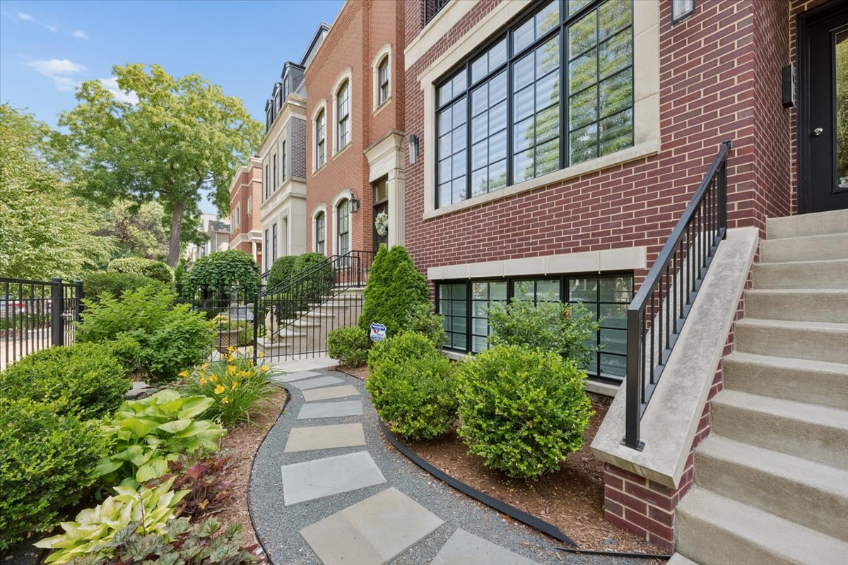 2653 N Dayton Street Unit: 3