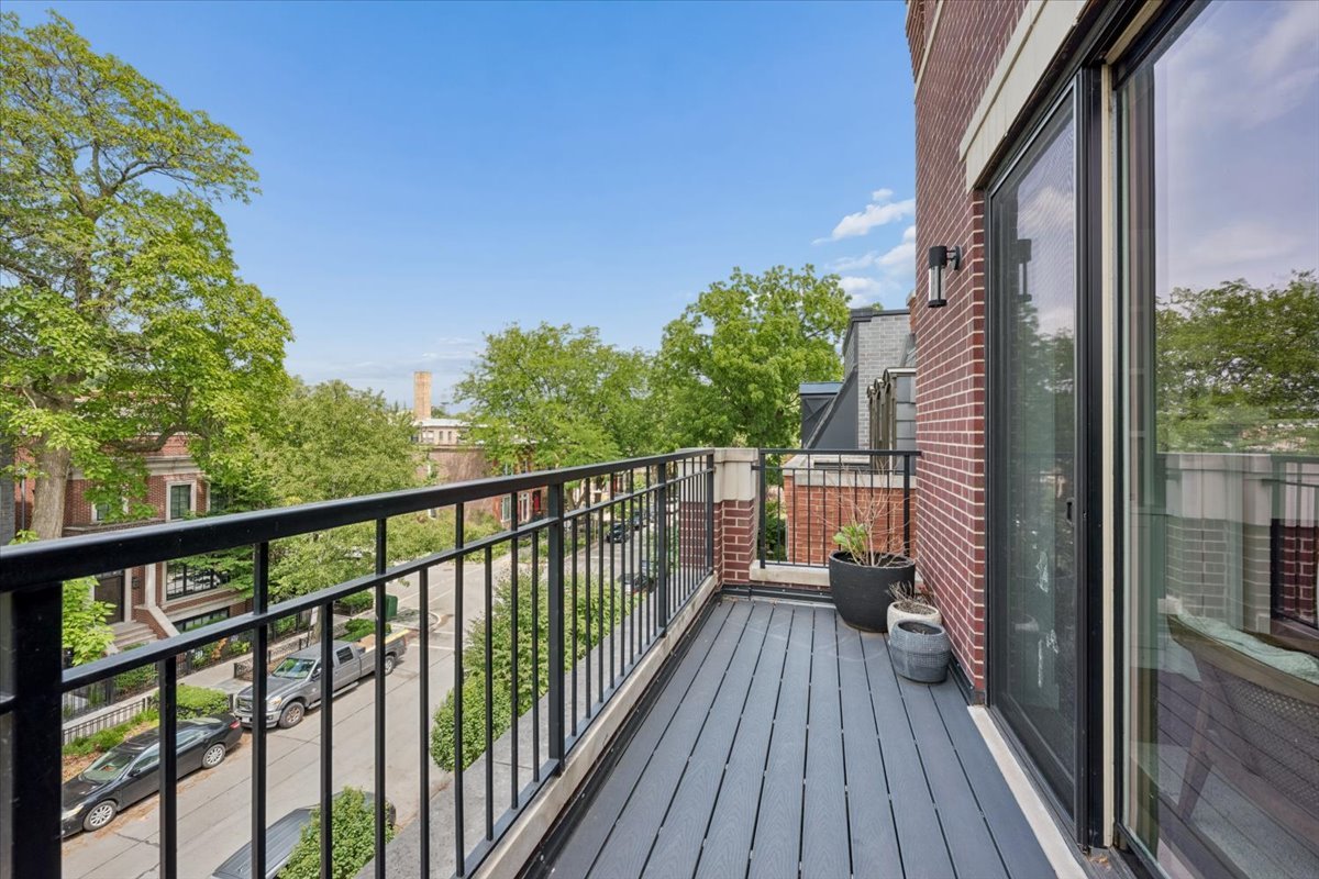 2653 N Dayton Street Unit: 3