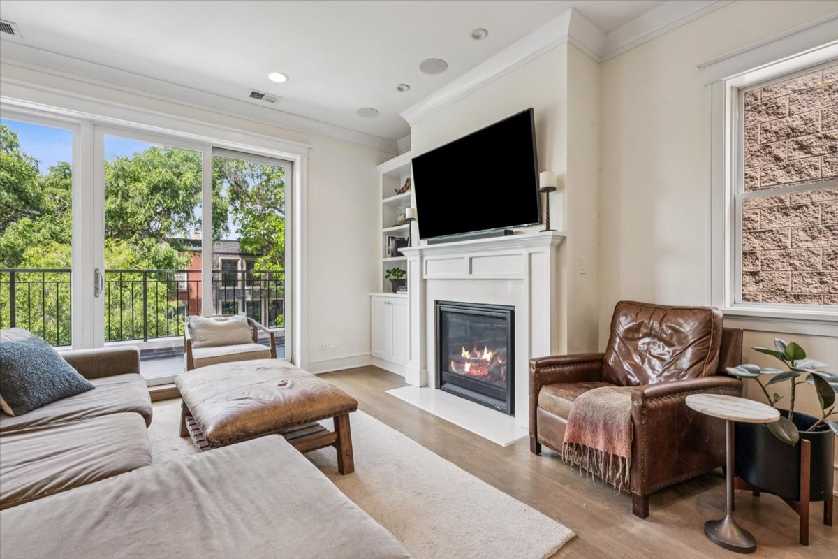 2653 N Dayton Street Unit: 3