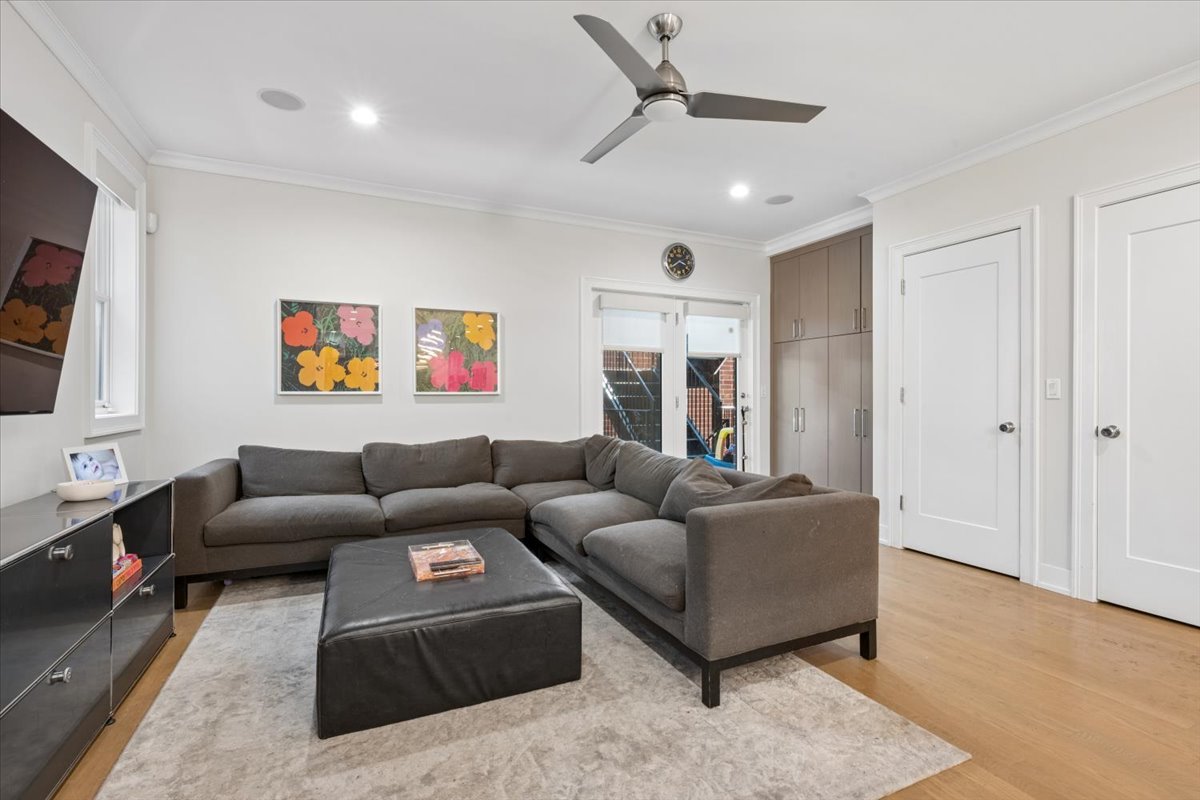 925 W Montana Street Unit: 1E