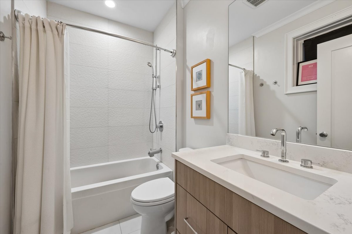 925 W Montana Street Unit: 1E