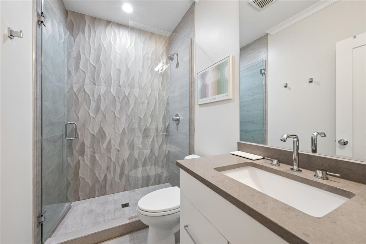 925 W Montana Street Unit: 1E
