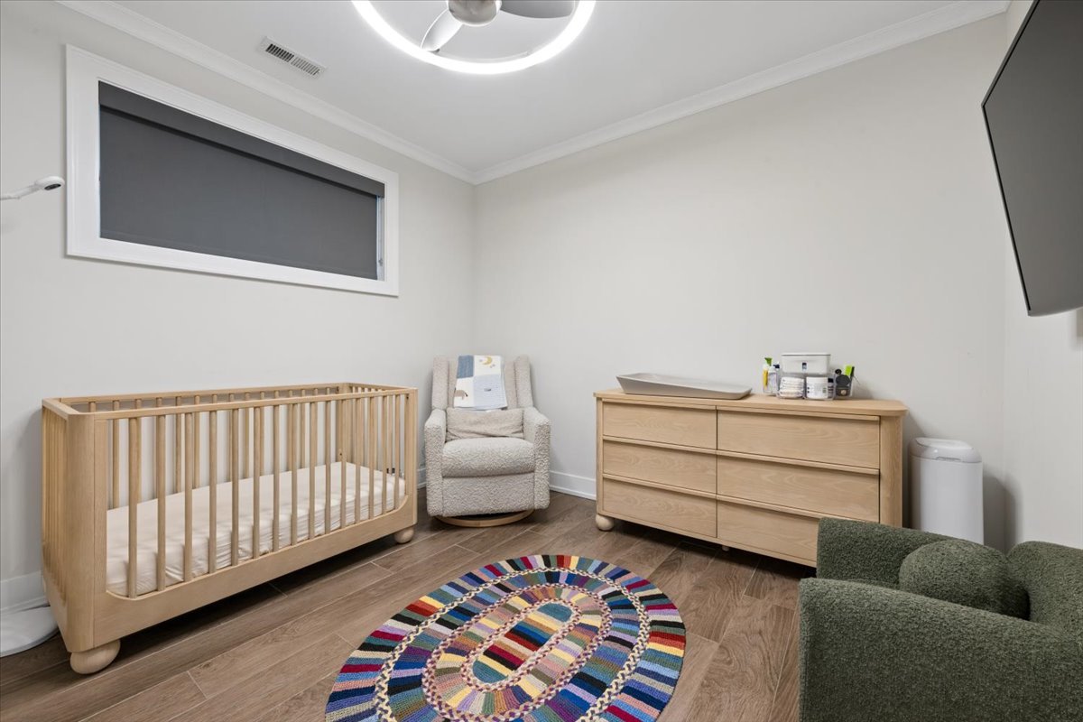 925 W Montana Street Unit: 1E