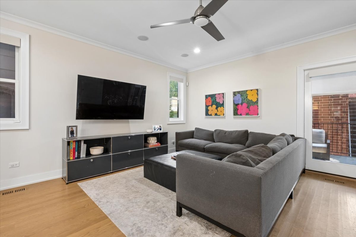 925 W Montana Street Unit: 1E