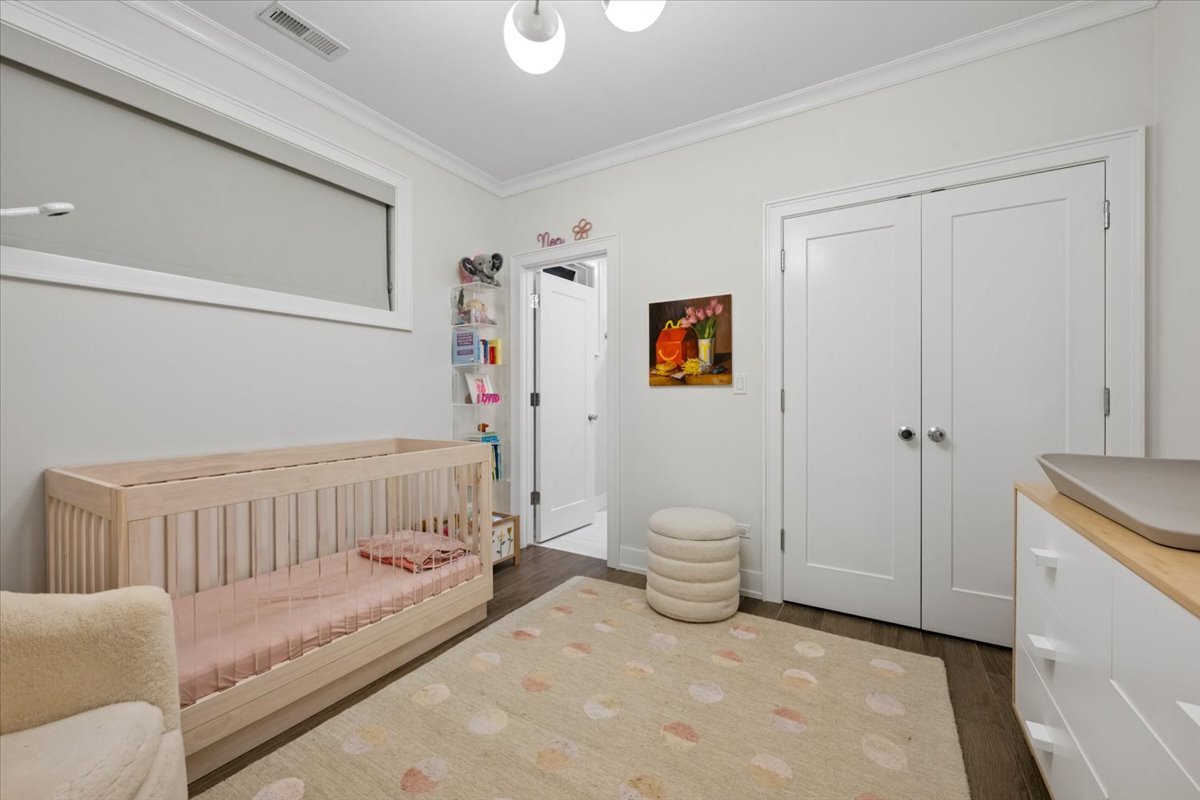 925 W Montana Street Unit: 1E