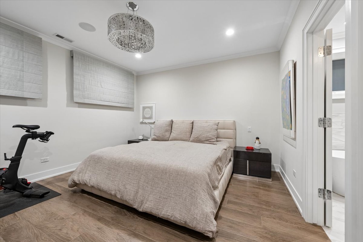 925 W Montana Street Unit: 1E