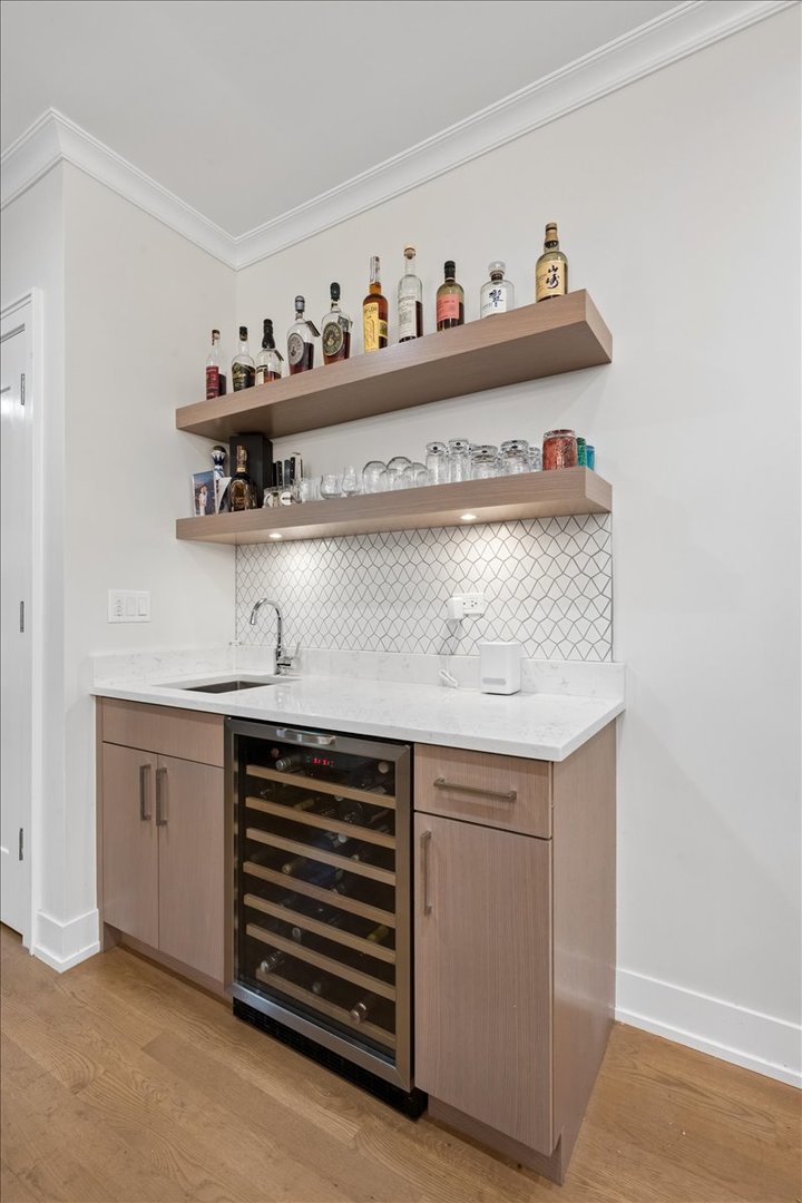 925 W Montana Street Unit: 1E