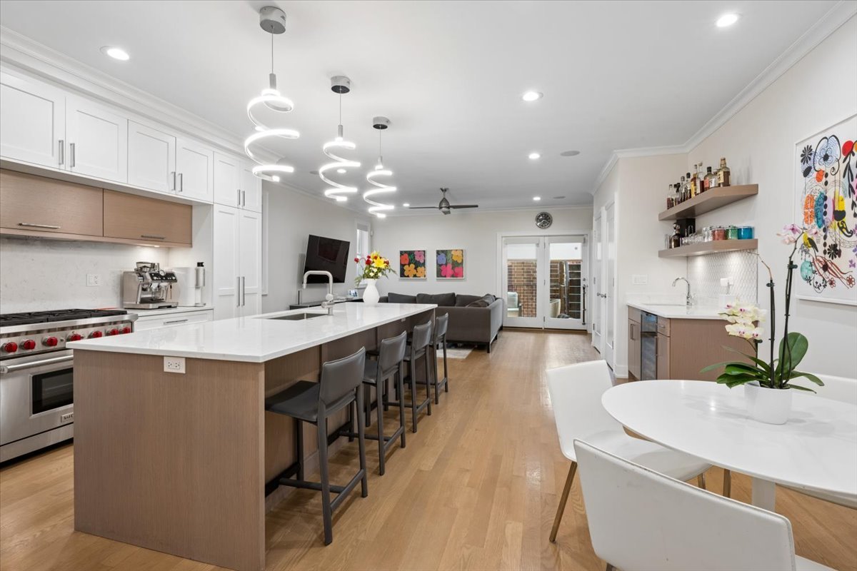 925 W Montana Street Unit: 1E