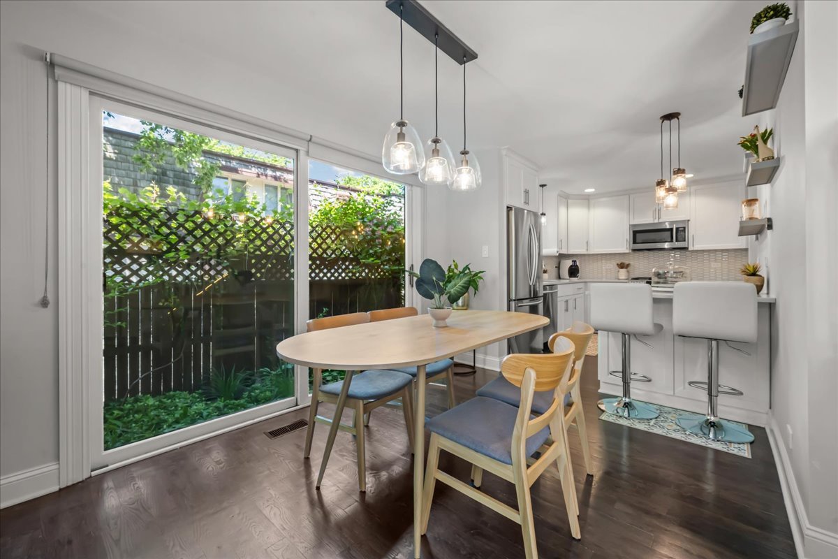 1569 Winnetka Road