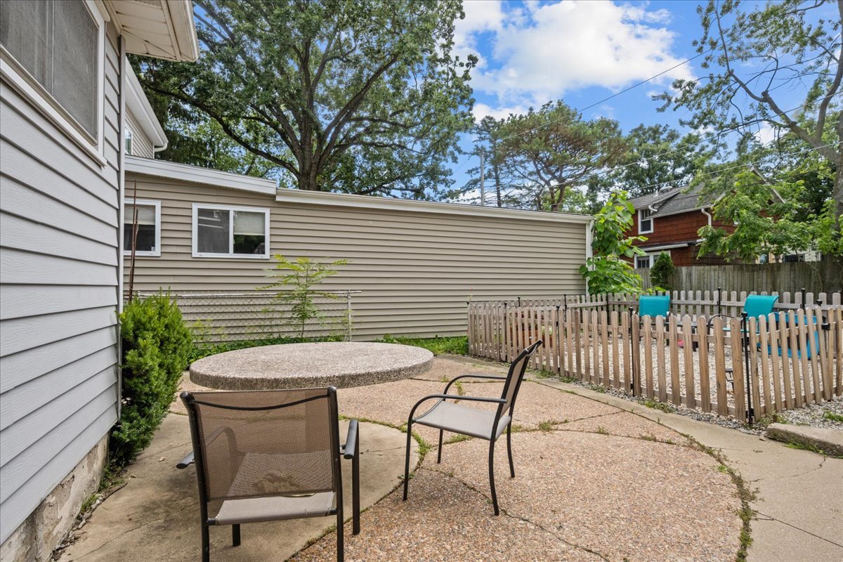 2490 Green Bay Road Unit: 1