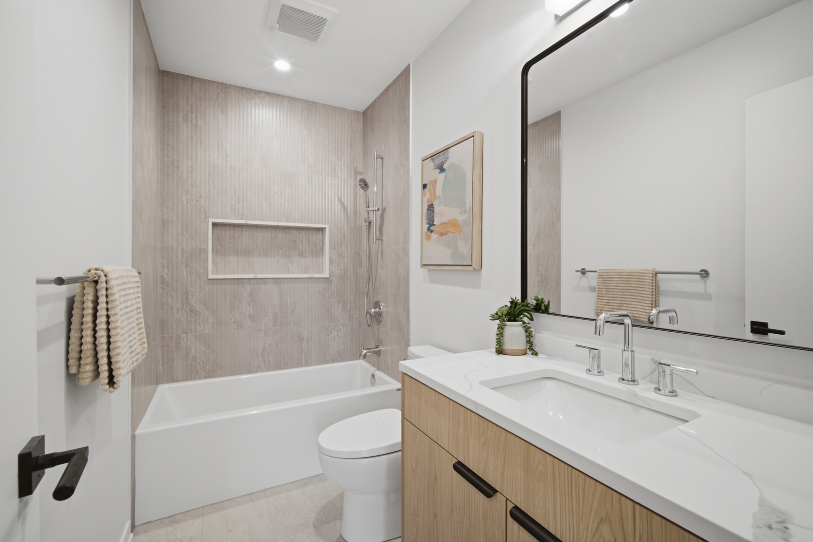 49 Prairie Avenue Unit: 49B