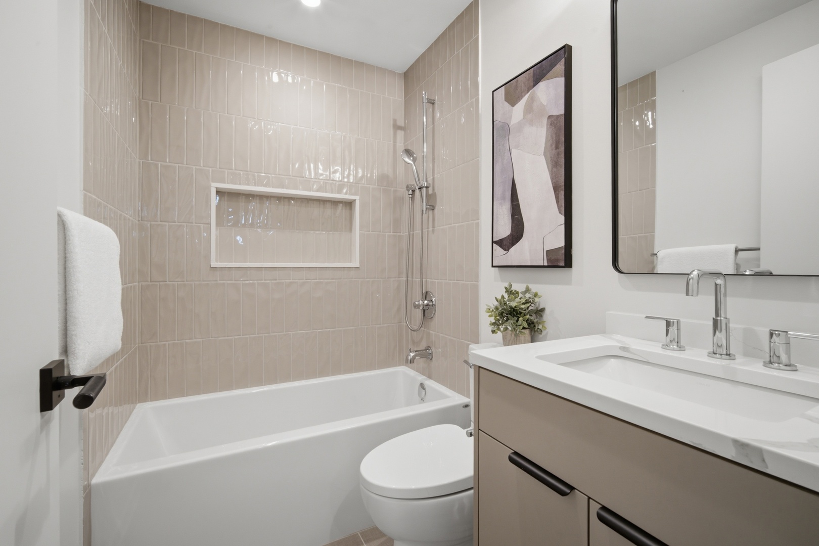 49 Prairie Avenue Unit: 49B