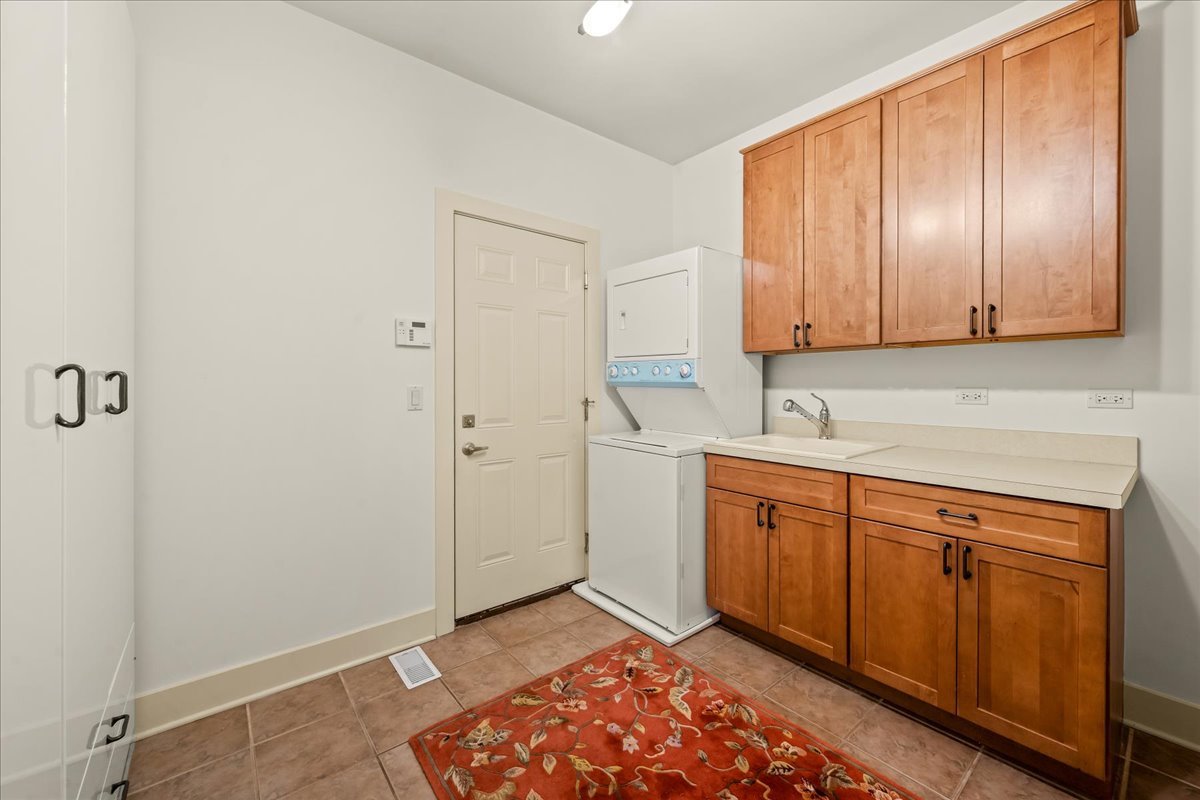 1335 Eastcanton Drive
