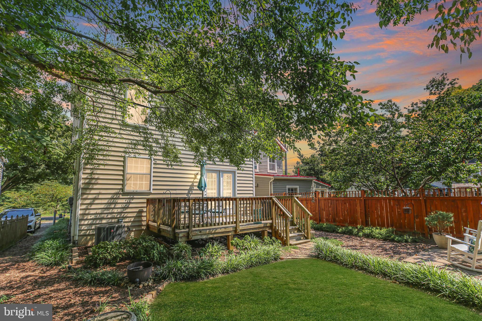 2618 CAROLINE STREET