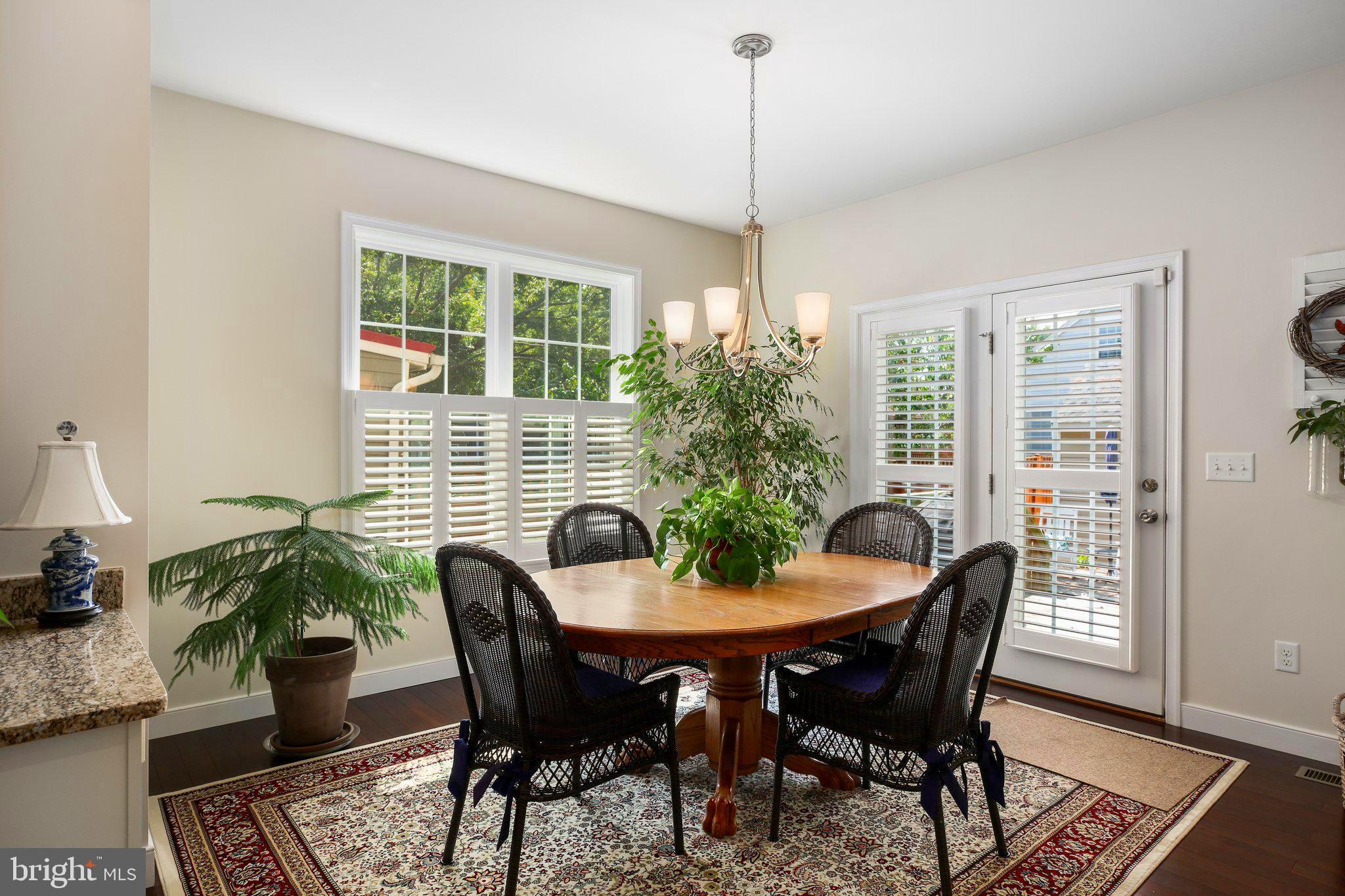 2618 CAROLINE STREET