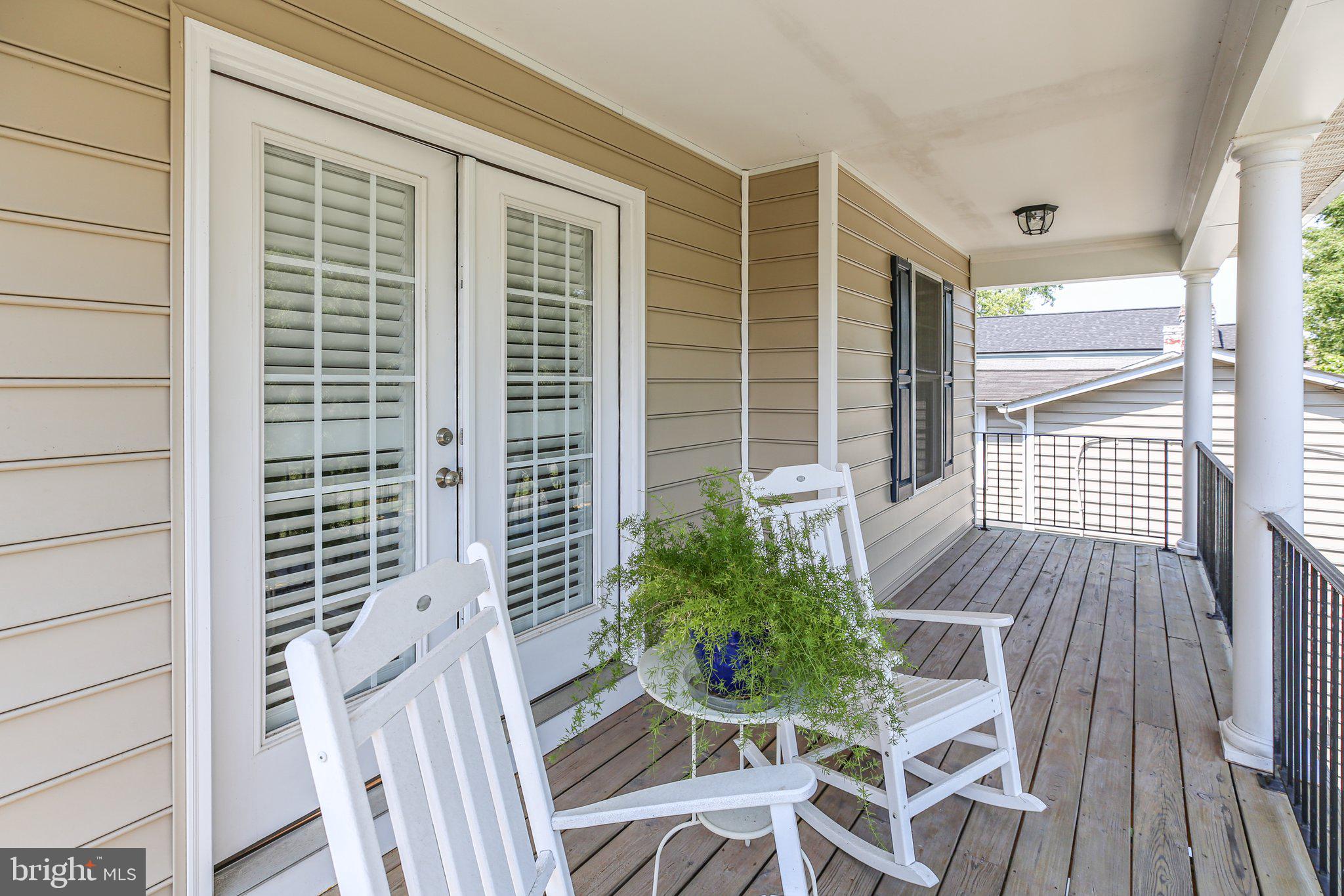 2618 CAROLINE STREET