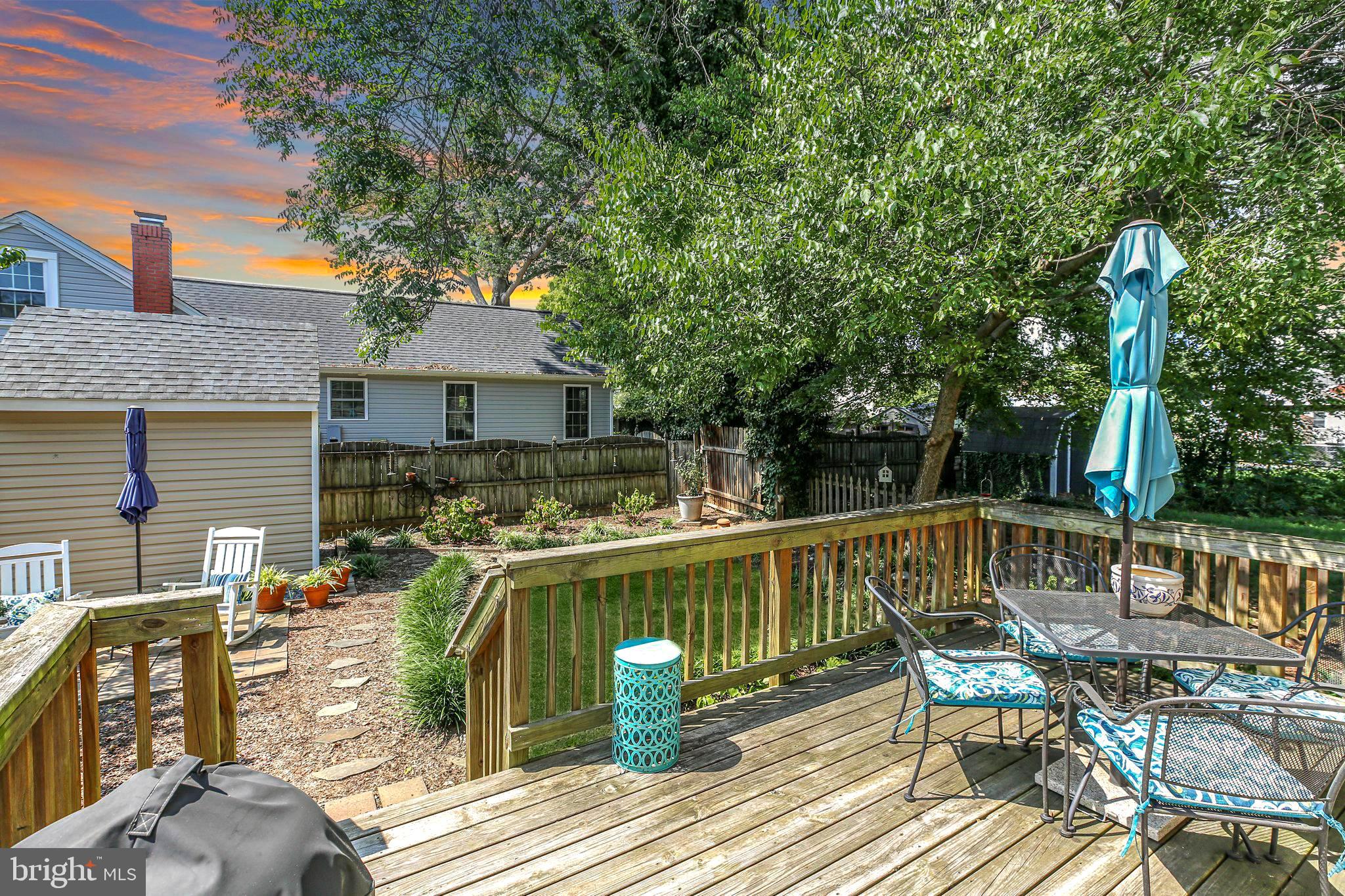 2618 CAROLINE STREET