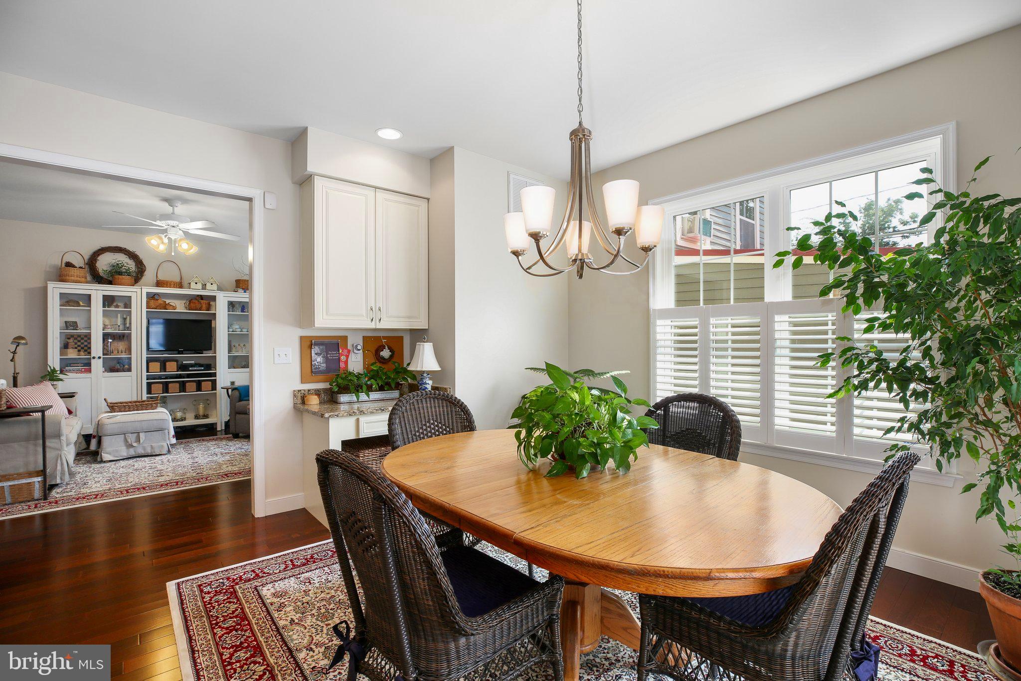 2618 CAROLINE STREET