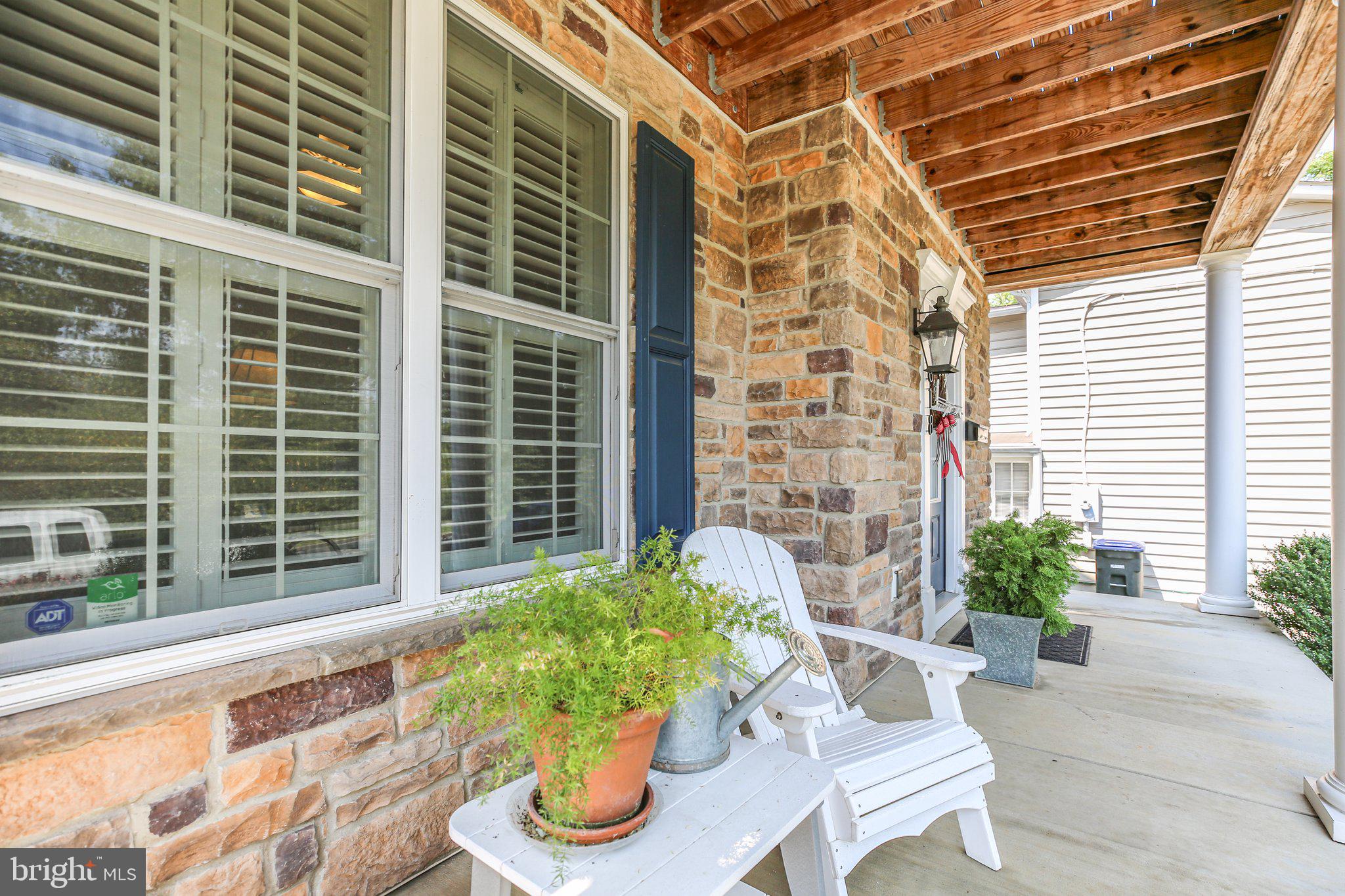 2618 CAROLINE STREET