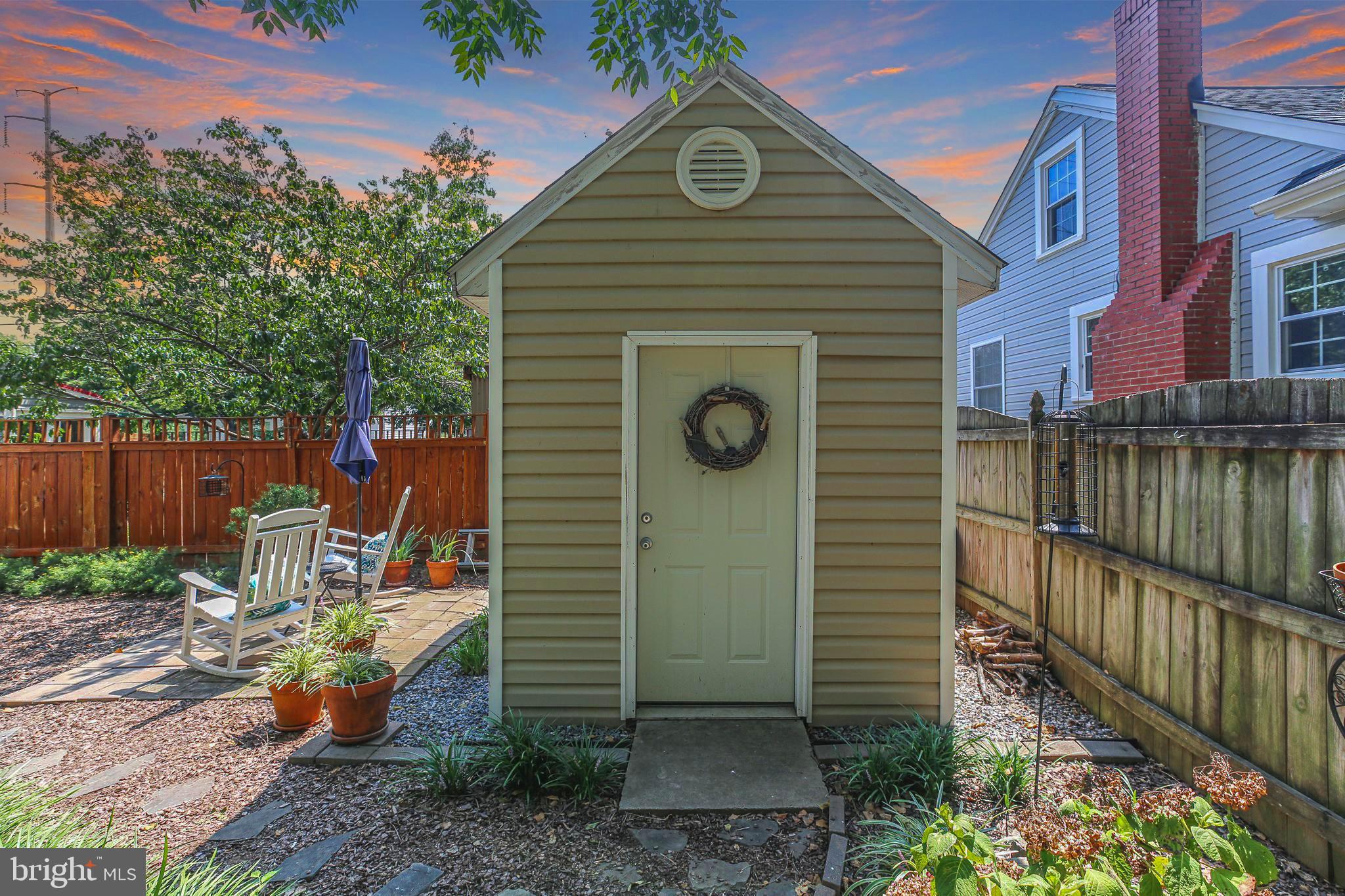 2618 CAROLINE STREET