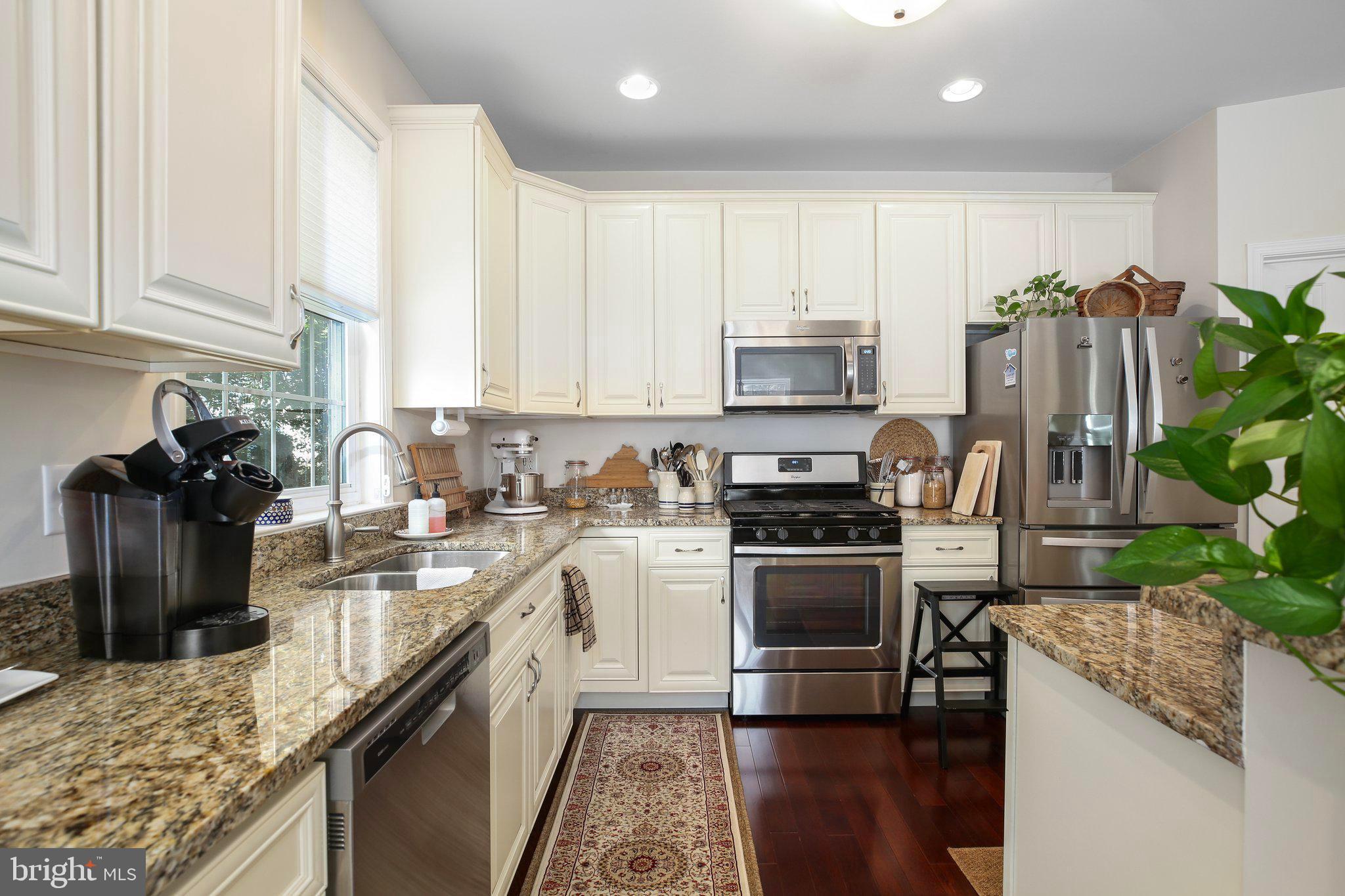 2618 CAROLINE STREET