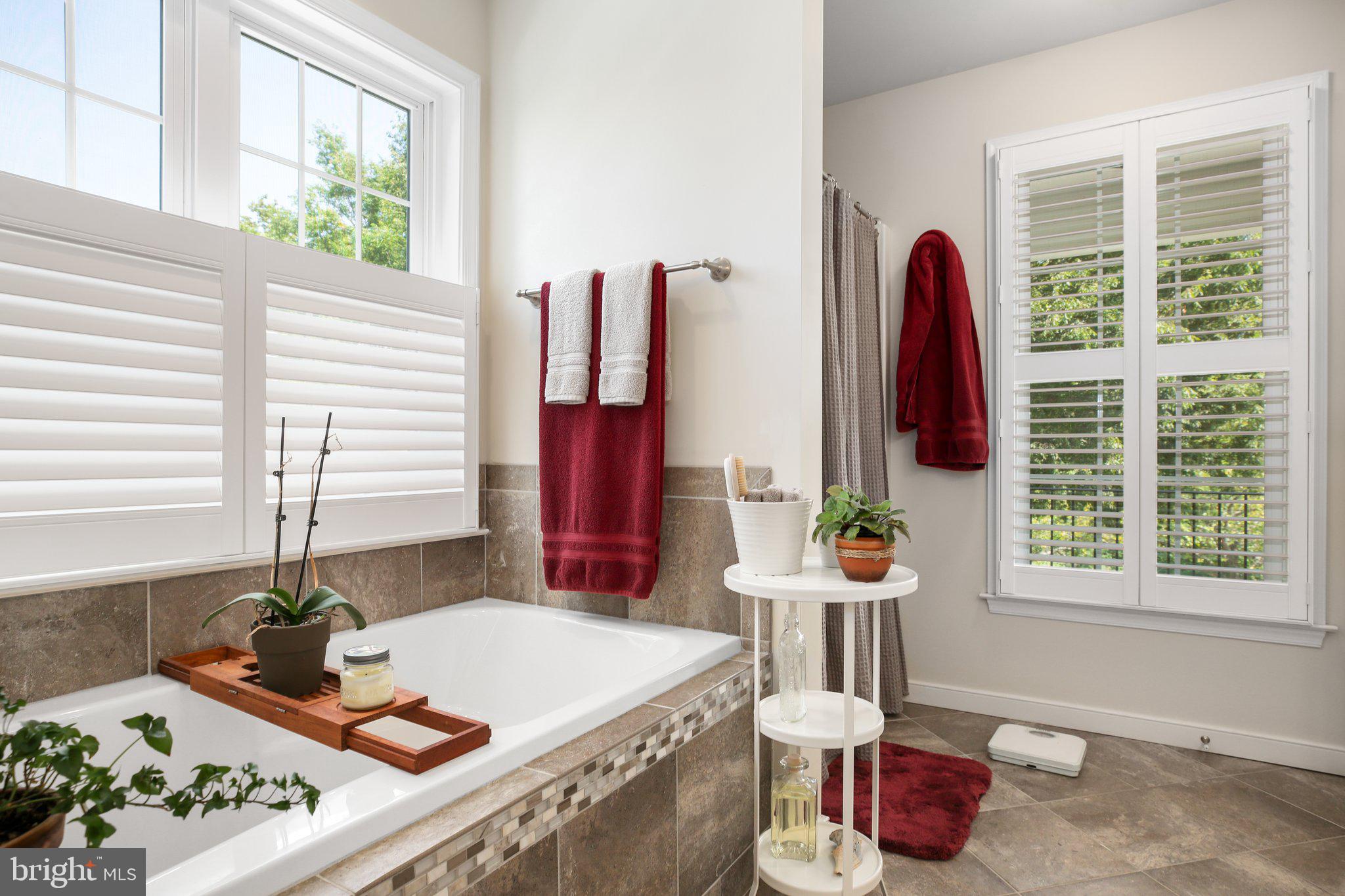 2618 CAROLINE STREET