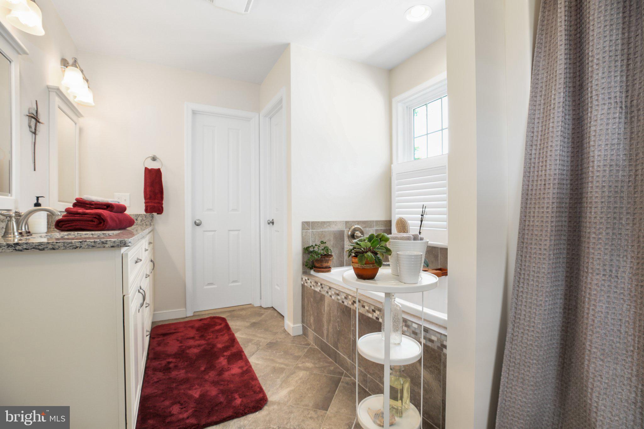 2618 CAROLINE STREET