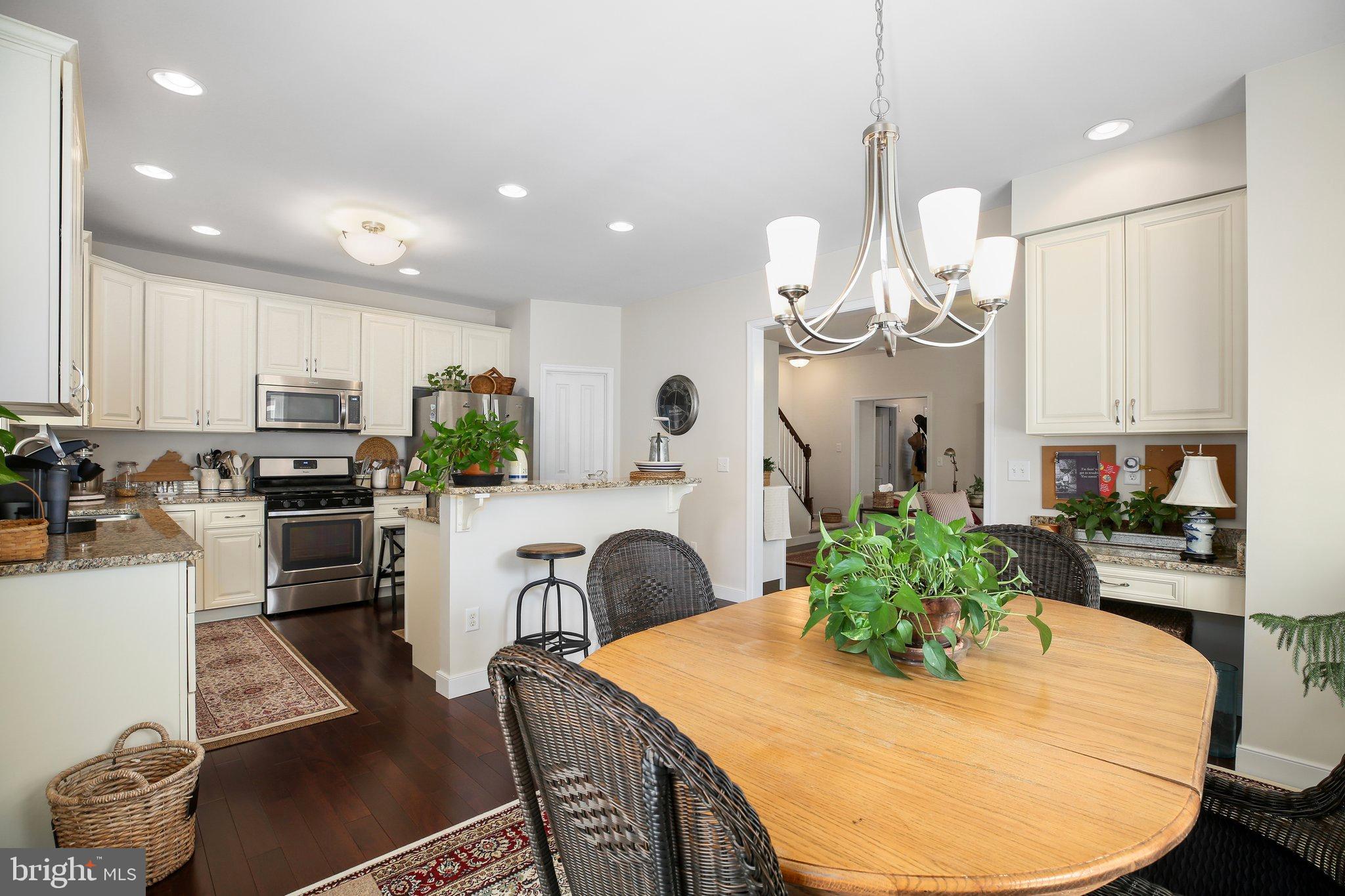 2618 CAROLINE STREET