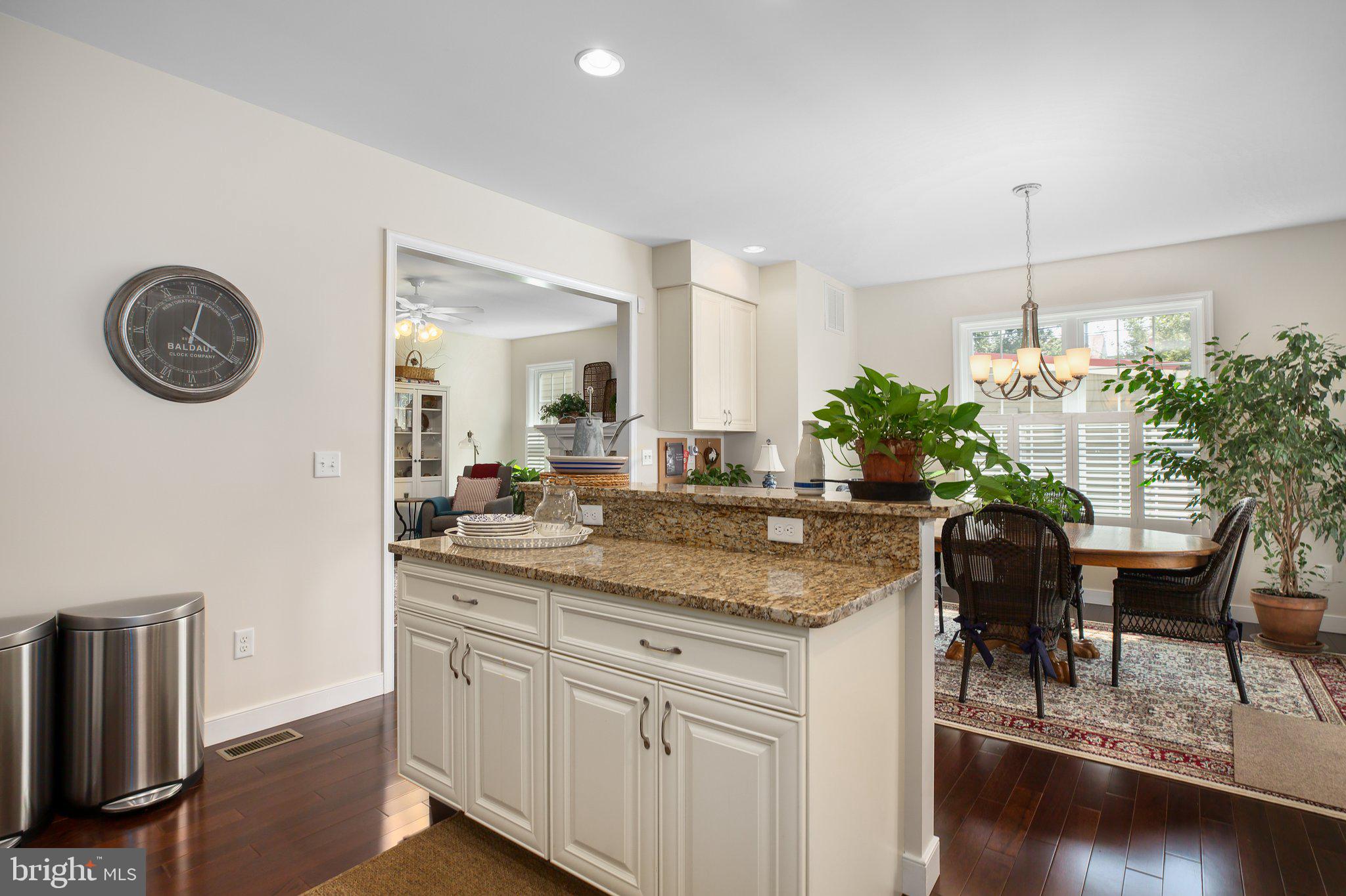 2618 CAROLINE STREET