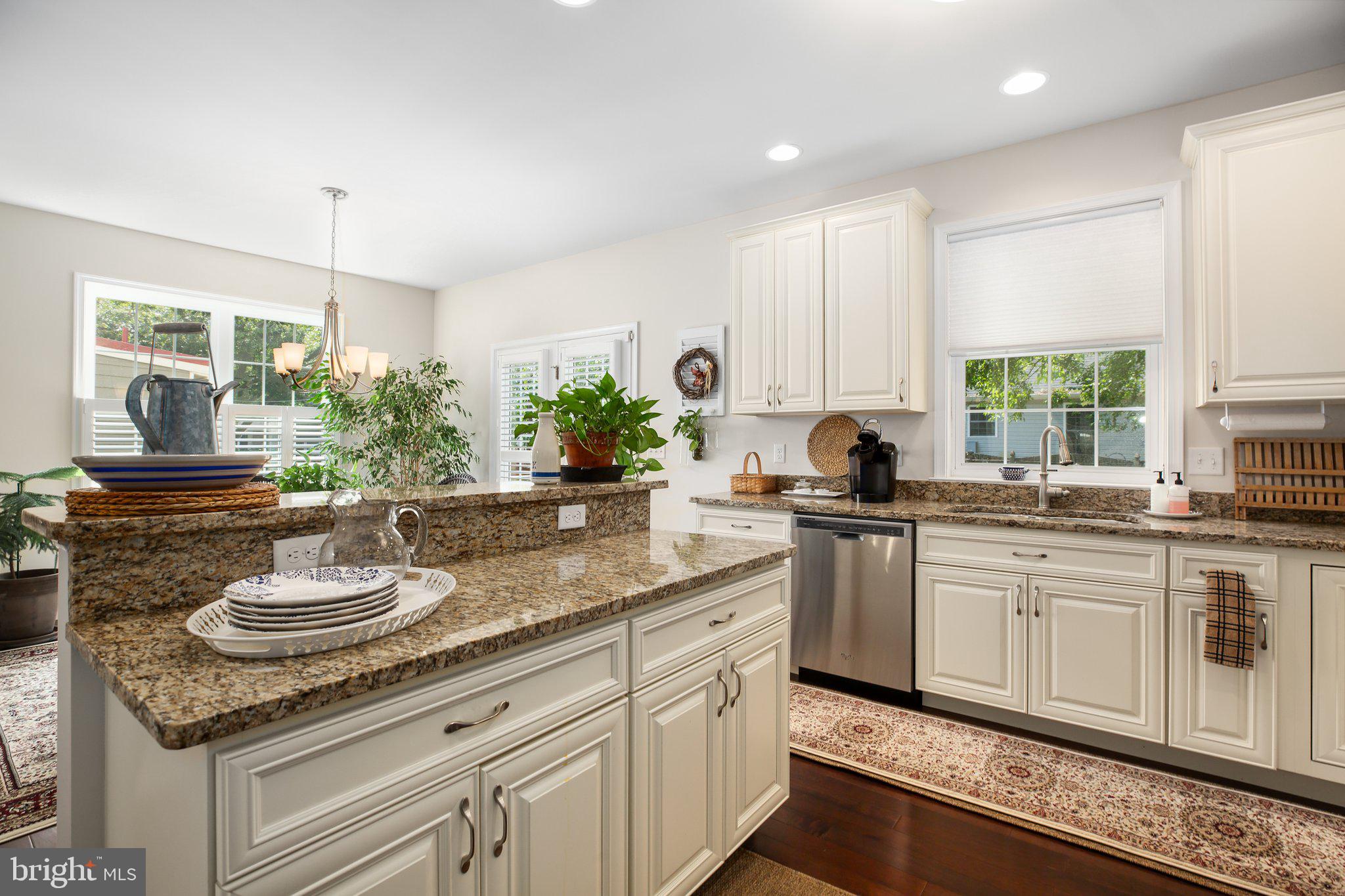 2618 CAROLINE STREET